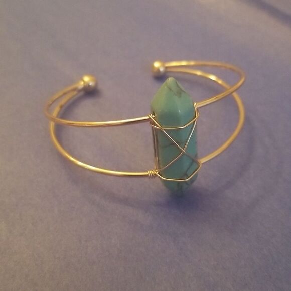 Turquoise gold tone cuff bracelet - Picture 2 of 10